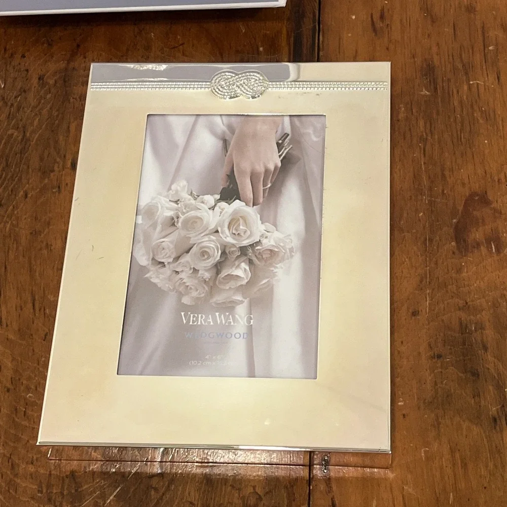 Wedgwood Vera Wang Vera Infinity Frame 5x7 Frame NEW IN BOX and Original Package
